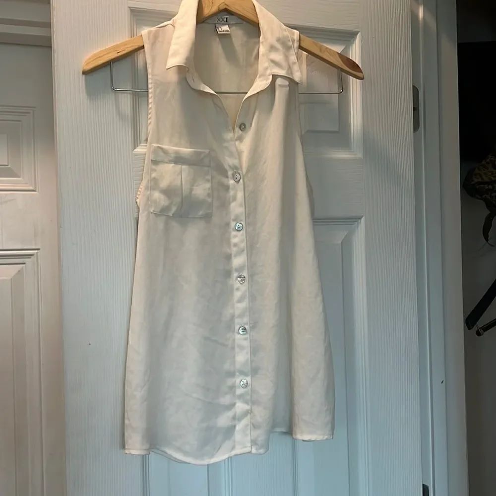 Forever 21 Size Small White Schiffon Top Short Sleeve One Pocket Button Down